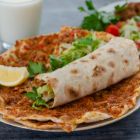 Bayram-Menü-Lahmacun-Teller